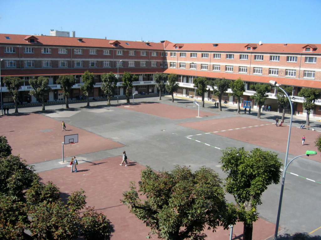 photo 8 la cour carée du lycée en 2005 avant les travaux